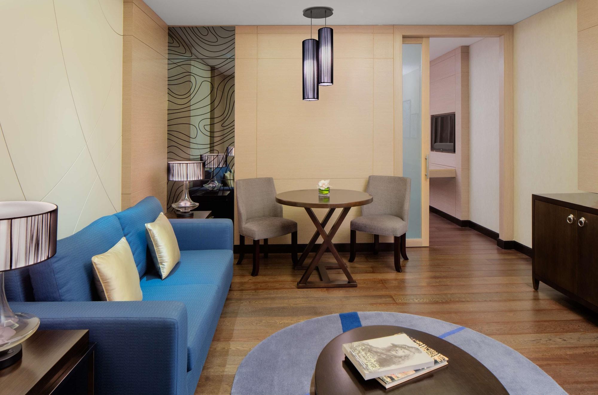 马斯喀特雷迪森霍尔木兹大酒店酒店 外观 照片 A suite at the hotel