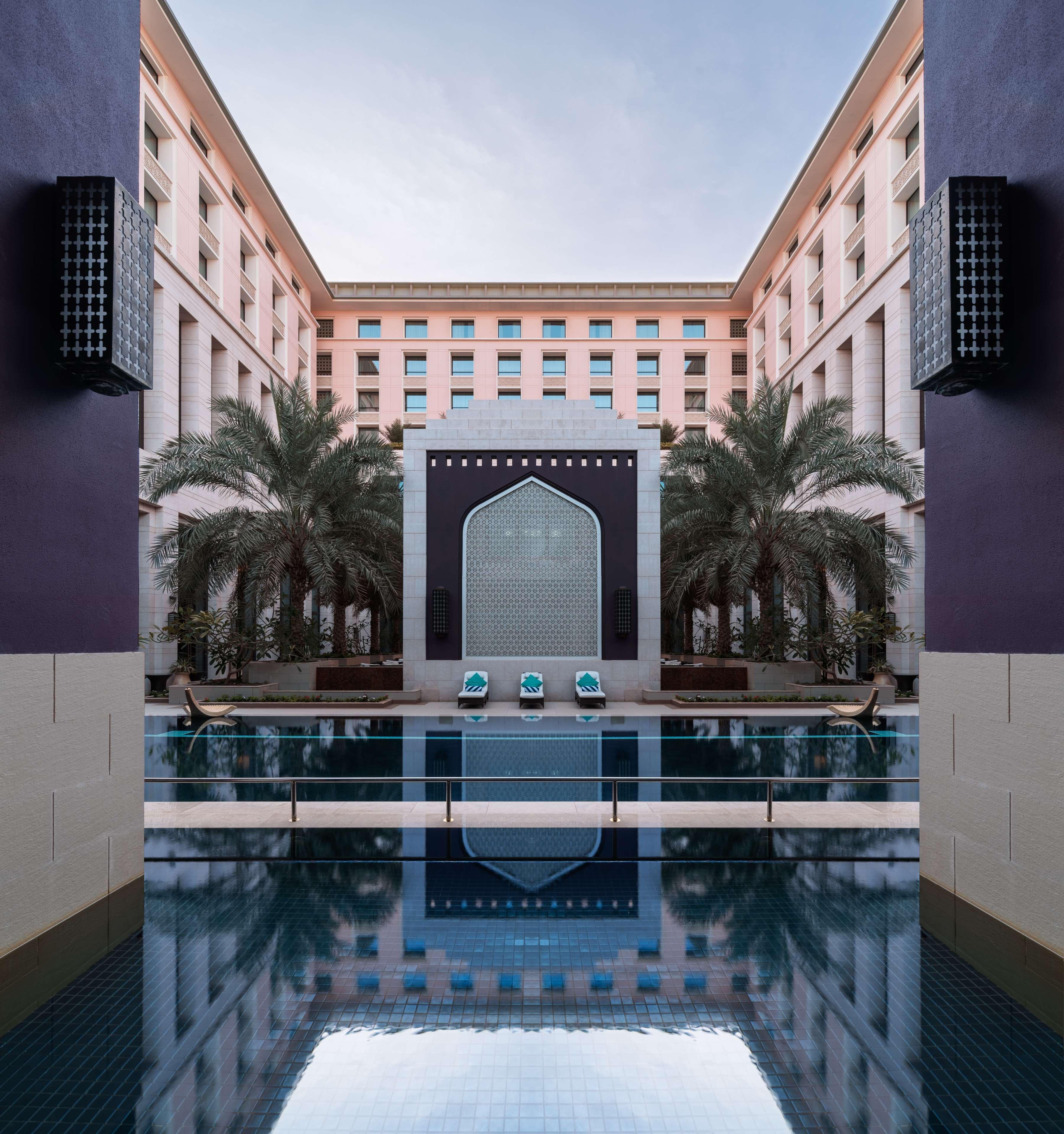 马斯喀特雷迪森霍尔木兹大酒店酒店 外观 照片 The hotel's courtyard