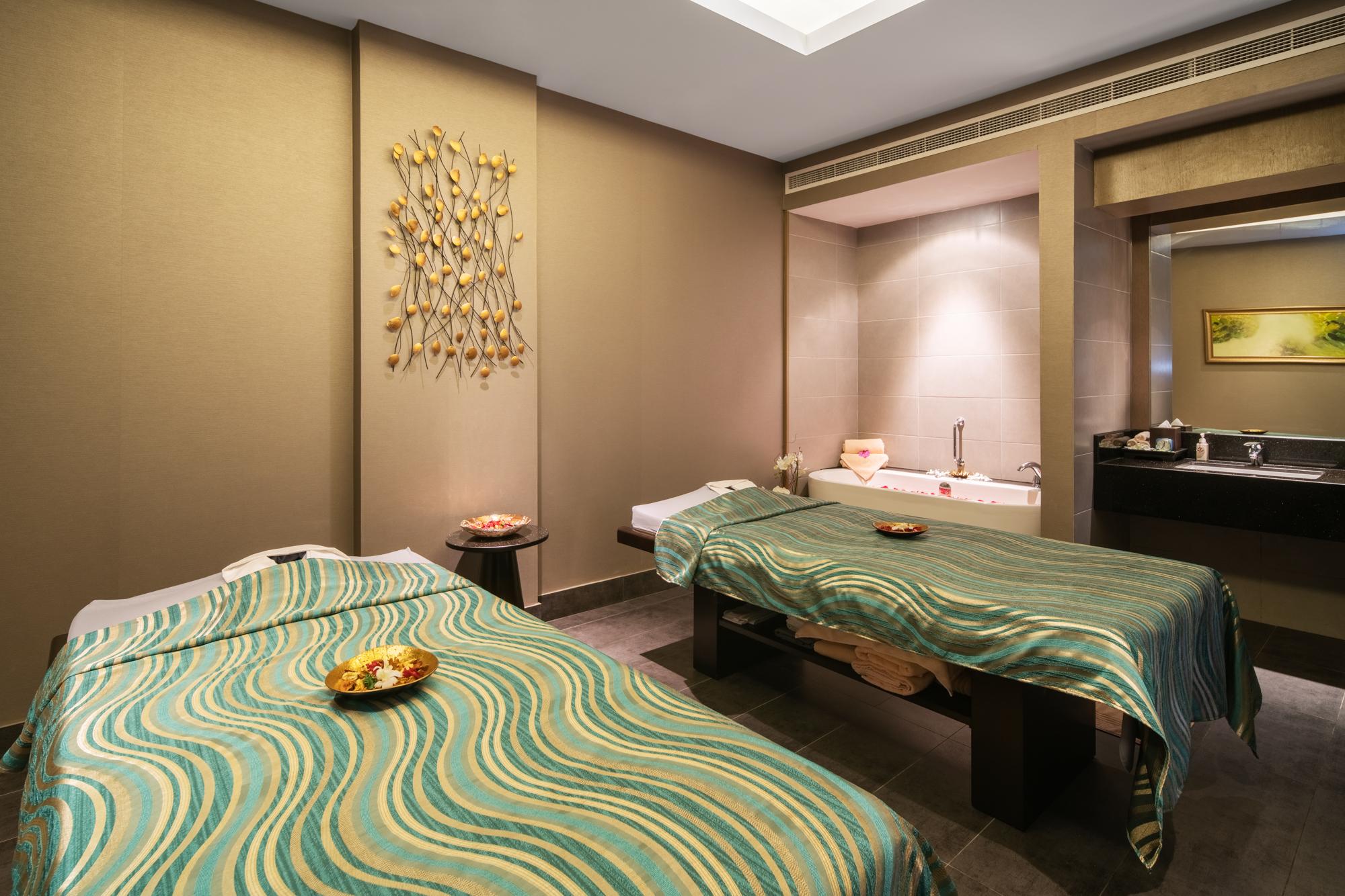 马斯喀特雷迪森霍尔木兹大酒店酒店 外观 照片 A spa treatment room