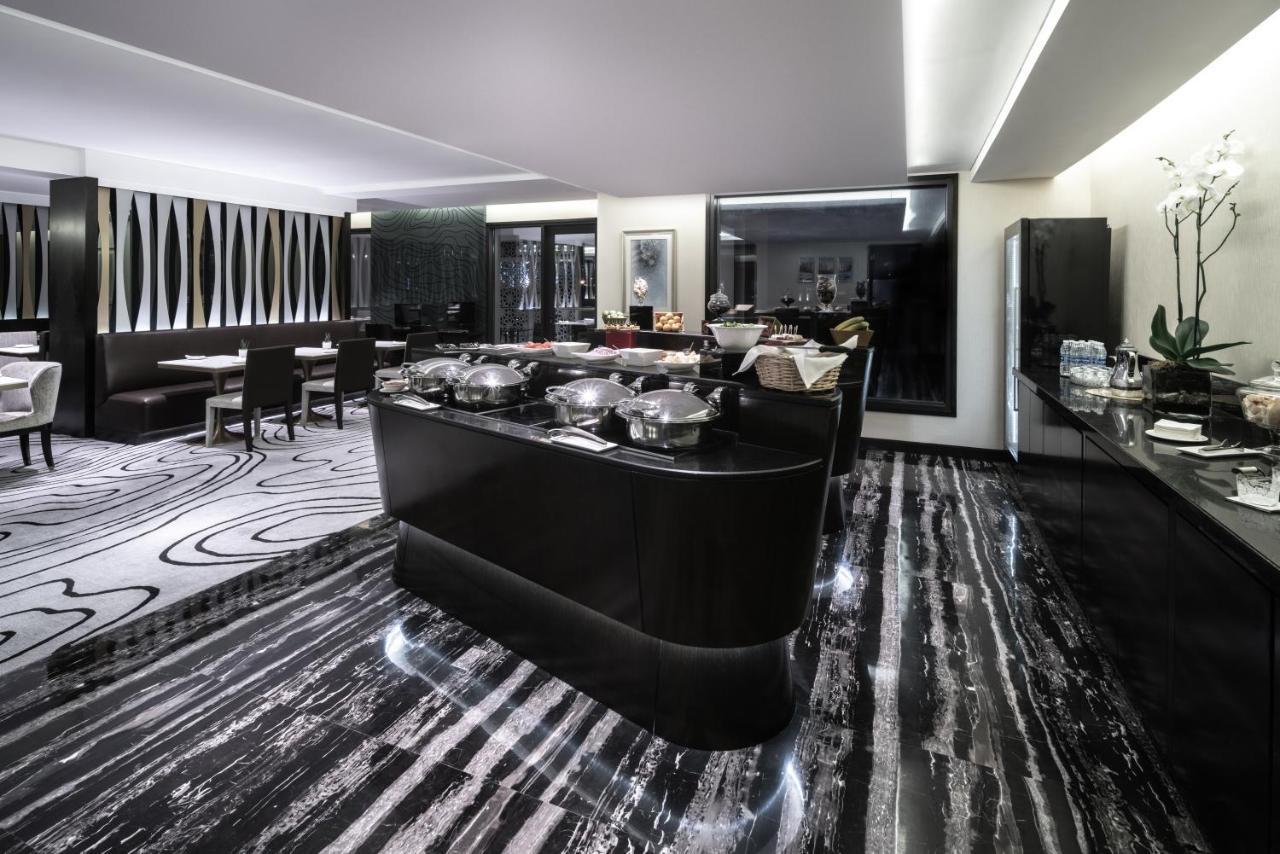 马斯喀特雷迪森霍尔木兹大酒店酒店 外观 照片 The Club Lounge at the Four Seasons Hotel, Hong Kong
