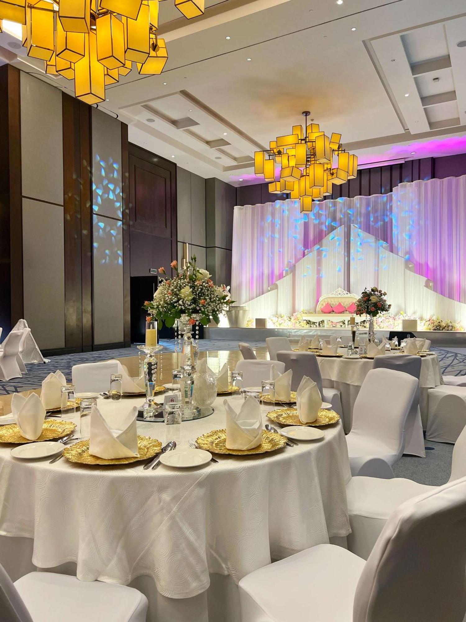 马斯喀特雷迪森霍尔木兹大酒店酒店 外观 照片 Wedding reception at a hotel